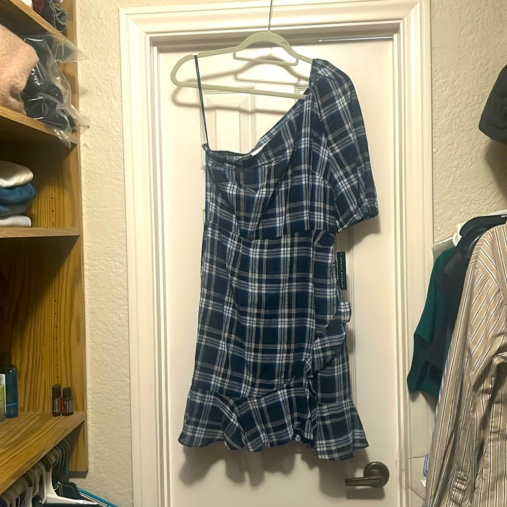 Donna Morgan size 8 One sleeved lined dress